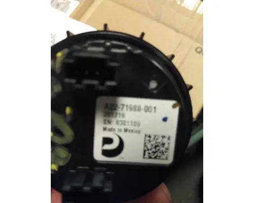 FREIGHTLINER CASCADIA 126 GAUGE OIL PRESSURE