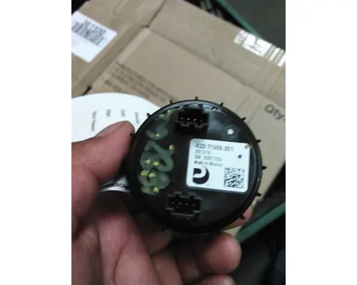 FREIGHTLINER CASCADIA 126 GAUGE OIL PRESSURE