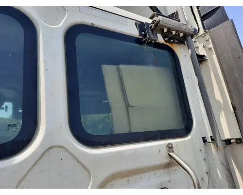 FREIGHTLINER CASCADIA 126 GLASS, BACK