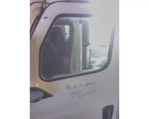 FREIGHTLINER CASCADIA 126 GLASS, DOOR, FRONT