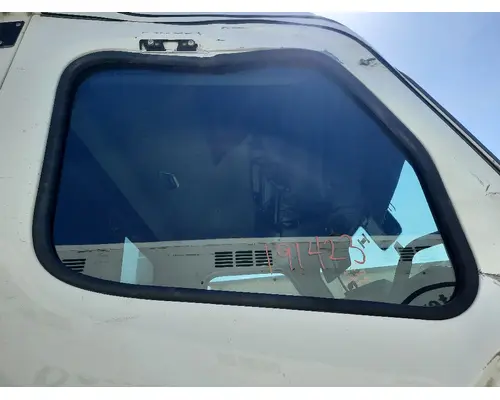 FREIGHTLINER CASCADIA 126 GLASS, DOOR, FRONT