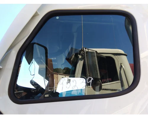 FREIGHTLINER CASCADIA 126 GLASS, DOOR, FRONT