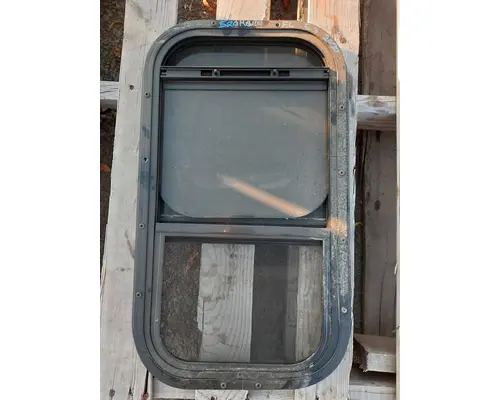 FREIGHTLINER CASCADIA 126 GLASS, SLEEPER