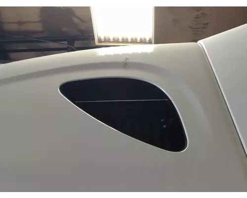 FREIGHTLINER CASCADIA 126 GLASS, SLEEPER