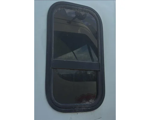 FREIGHTLINER CASCADIA 126 GLASS, SLEEPER