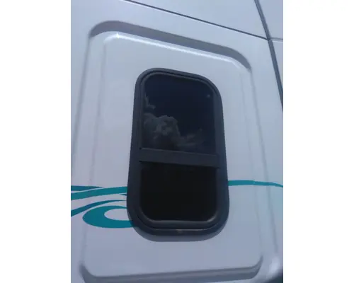 FREIGHTLINER CASCADIA 126 GLASS, SLEEPER