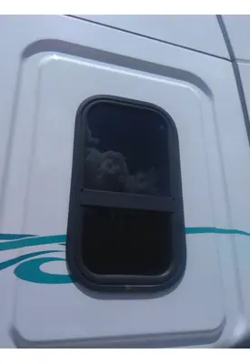 FREIGHTLINER CASCADIA 126 GLASS, SLEEPER