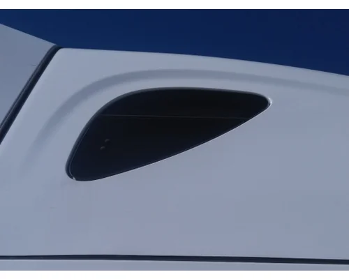 FREIGHTLINER CASCADIA 126 GLASS, SLEEPER
