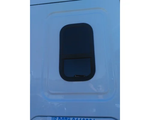 FREIGHTLINER CASCADIA 126 GLASS, SLEEPER
