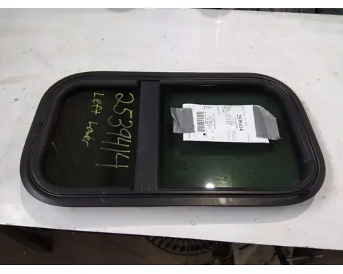 FREIGHTLINER CASCADIA 126 GLASS, SLEEPER