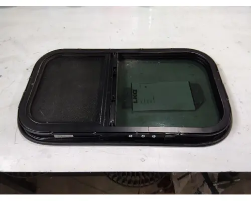 FREIGHTLINER CASCADIA 126 GLASS, SLEEPER