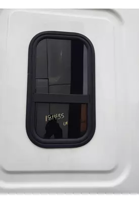 FREIGHTLINER CASCADIA 126 GLASS, SLEEPER