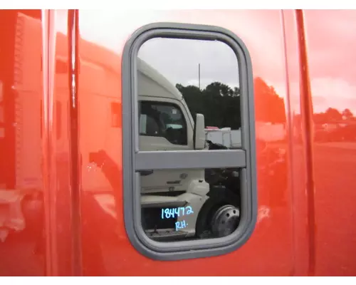 FREIGHTLINER CASCADIA 126 GLASS, SLEEPER