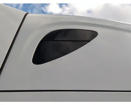 FREIGHTLINER CASCADIA 126 GLASS, SLEEPER