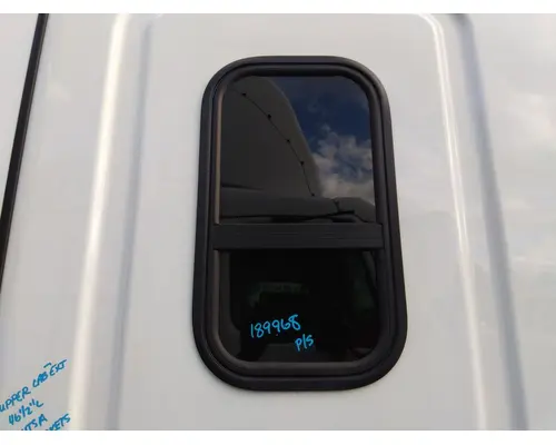 FREIGHTLINER CASCADIA 126 GLASS, SLEEPER