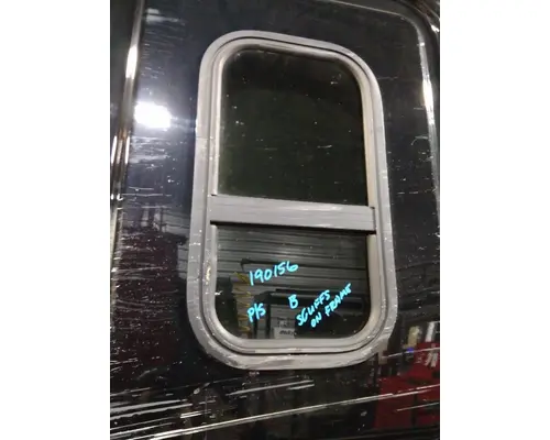 FREIGHTLINER CASCADIA 126 GLASS, SLEEPER