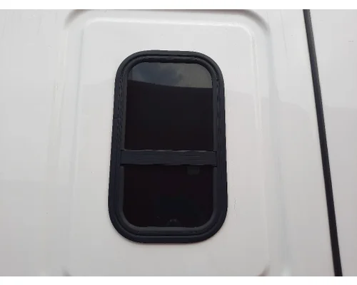 FREIGHTLINER CASCADIA 126 GLASS, SLEEPER
