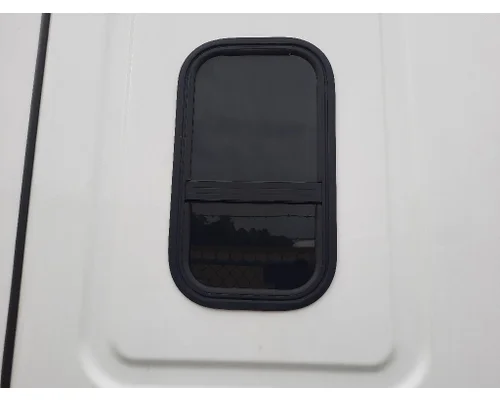 FREIGHTLINER CASCADIA 126 GLASS, SLEEPER