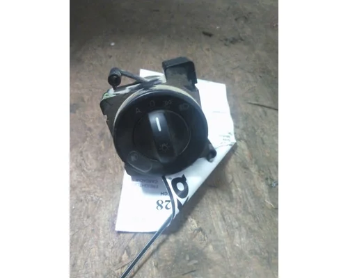 FREIGHTLINER CASCADIA 126 HEADLAMP SWITCH