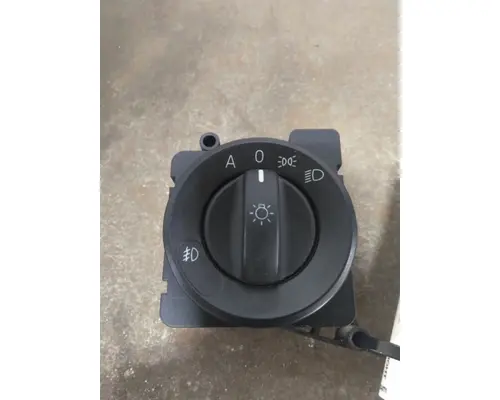 FREIGHTLINER CASCADIA 126 HEADLAMP SWITCH