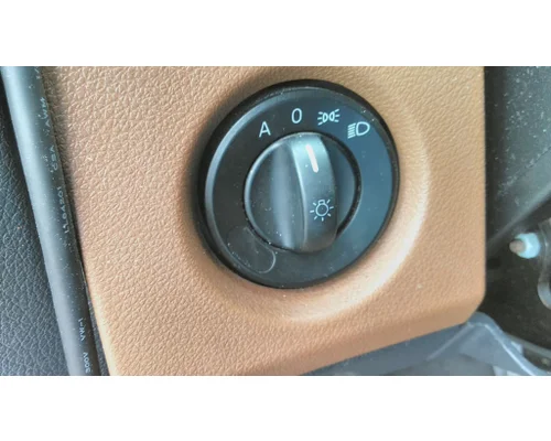 FREIGHTLINER CASCADIA 126 HEADLAMP SWITCH