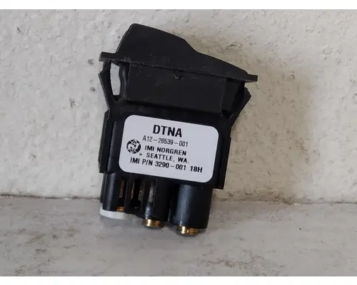 FREIGHTLINER CASCADIA 126 INTERAXLE LOCK SWITCH