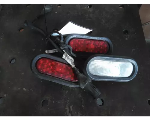 FREIGHTLINER CASCADIA 126 LAMP, STOP TURN TAIL