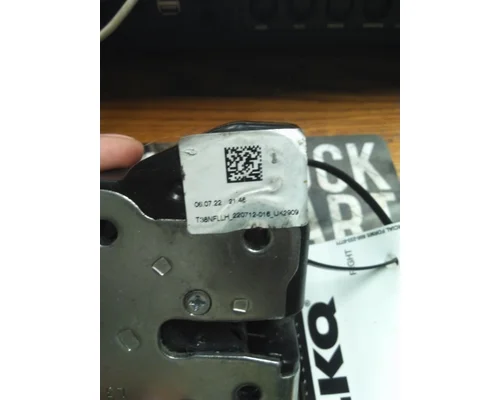 FREIGHTLINER CASCADIA 126 LATCHLOCKLEVER