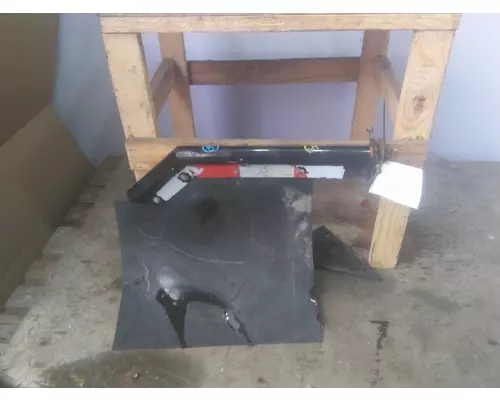 FREIGHTLINER CASCADIA 126 MUD FLAP HANGER