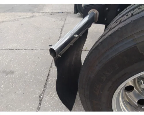 FREIGHTLINER CASCADIA 126 MUD FLAP HANGER