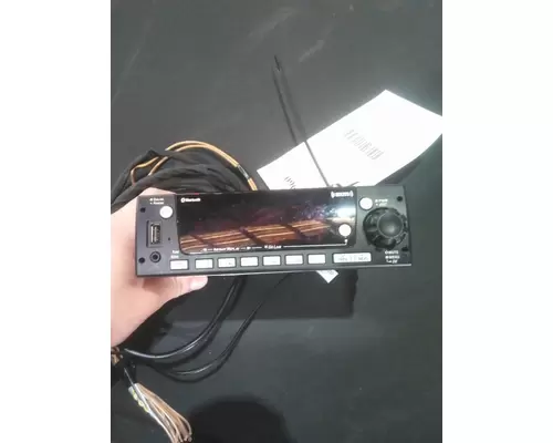 FREIGHTLINER CASCADIA 126 RADIO AMFMBLUETOOTH