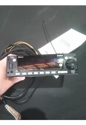 FREIGHTLINER CASCADIA 126 RADIO AM/FM/BLUETOOTH