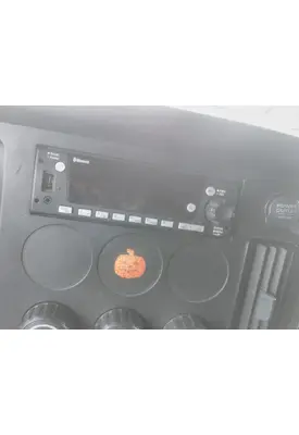 FREIGHTLINER CASCADIA 126 RADIO AM/FM/BLUETOOTH