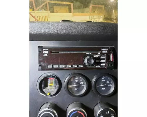 FREIGHTLINER CASCADIA 126 RADIO AMFMBLUETOOTH