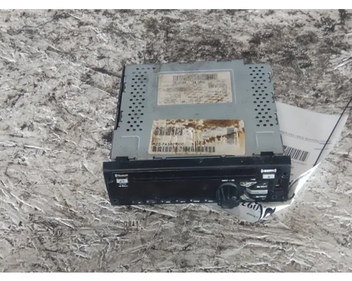 FREIGHTLINER CASCADIA 126 RADIO AM/FM/BLUETOOTH