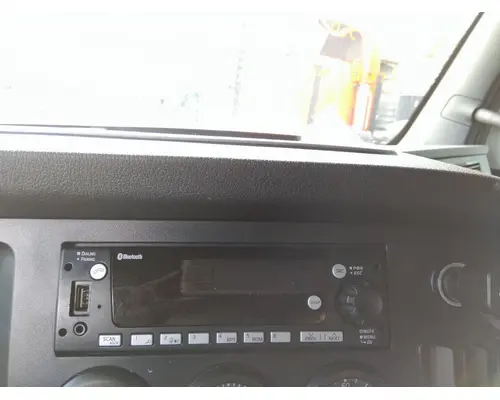 FREIGHTLINER CASCADIA 126 RADIO AMFMBLUETOOTH