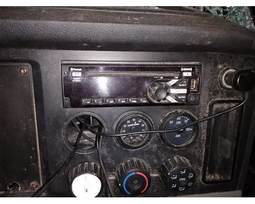 FREIGHTLINER CASCADIA 126 RADIO AMFMBLUETOOTH