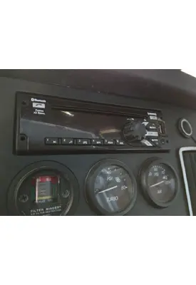 FREIGHTLINER CASCADIA 126 RADIO AM/FM/BLUETOOTH