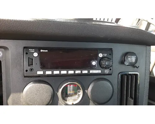 FREIGHTLINER CASCADIA 126 RADIO AMFMBLUETOOTH