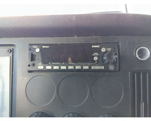 FREIGHTLINER CASCADIA 126 RADIO AM/FM/BLUETOOTH