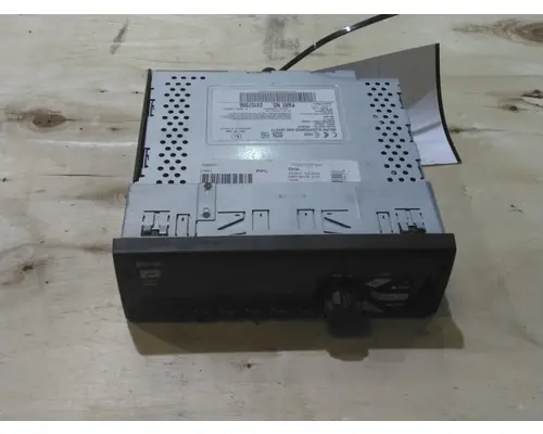 FREIGHTLINER CASCADIA 126 RADIO AMFMBLUETOOTH