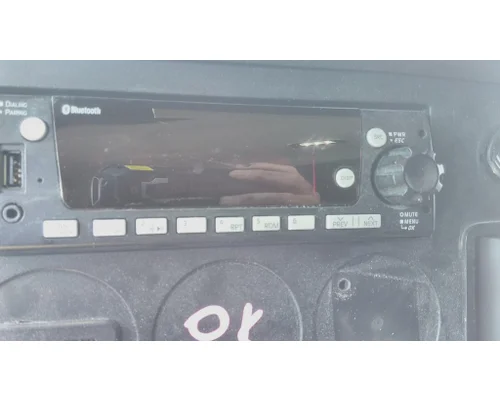 FREIGHTLINER CASCADIA 126 RADIO AMFMBLUETOOTH