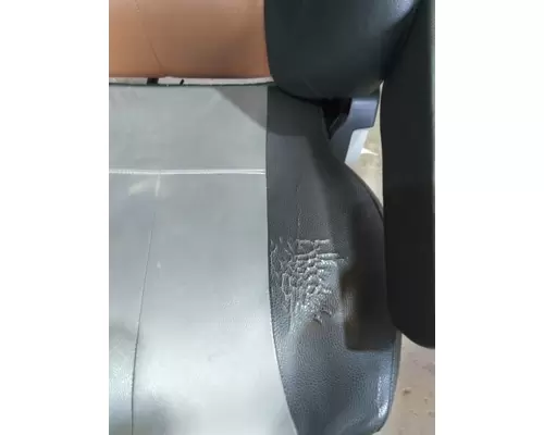 FREIGHTLINER CASCADIA 126 SEAT, FRONT
