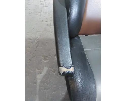 FREIGHTLINER CASCADIA 126 SEAT, FRONT