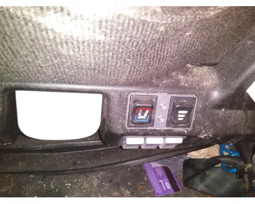 FREIGHTLINER CASCADIA 126 SEAT, FRONT