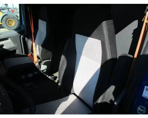 FREIGHTLINER CASCADIA 126 SEAT, FRONT