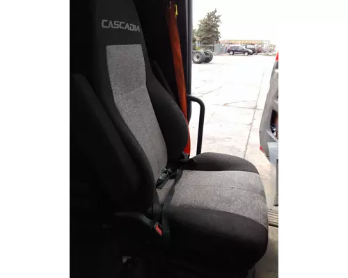 FREIGHTLINER CASCADIA 126 SEAT, FRONT