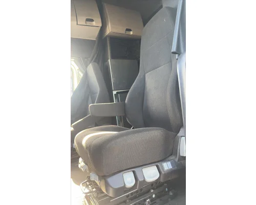 FREIGHTLINER CASCADIA 126 SEAT, FRONT