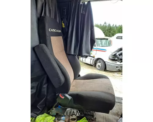 FREIGHTLINER CASCADIA 126 SEAT, FRONT