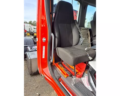 FREIGHTLINER CASCADIA 126 SEAT, FRONT